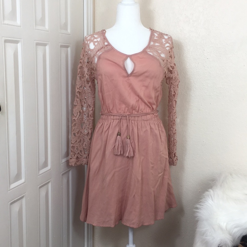 Beautiful lace detail dress